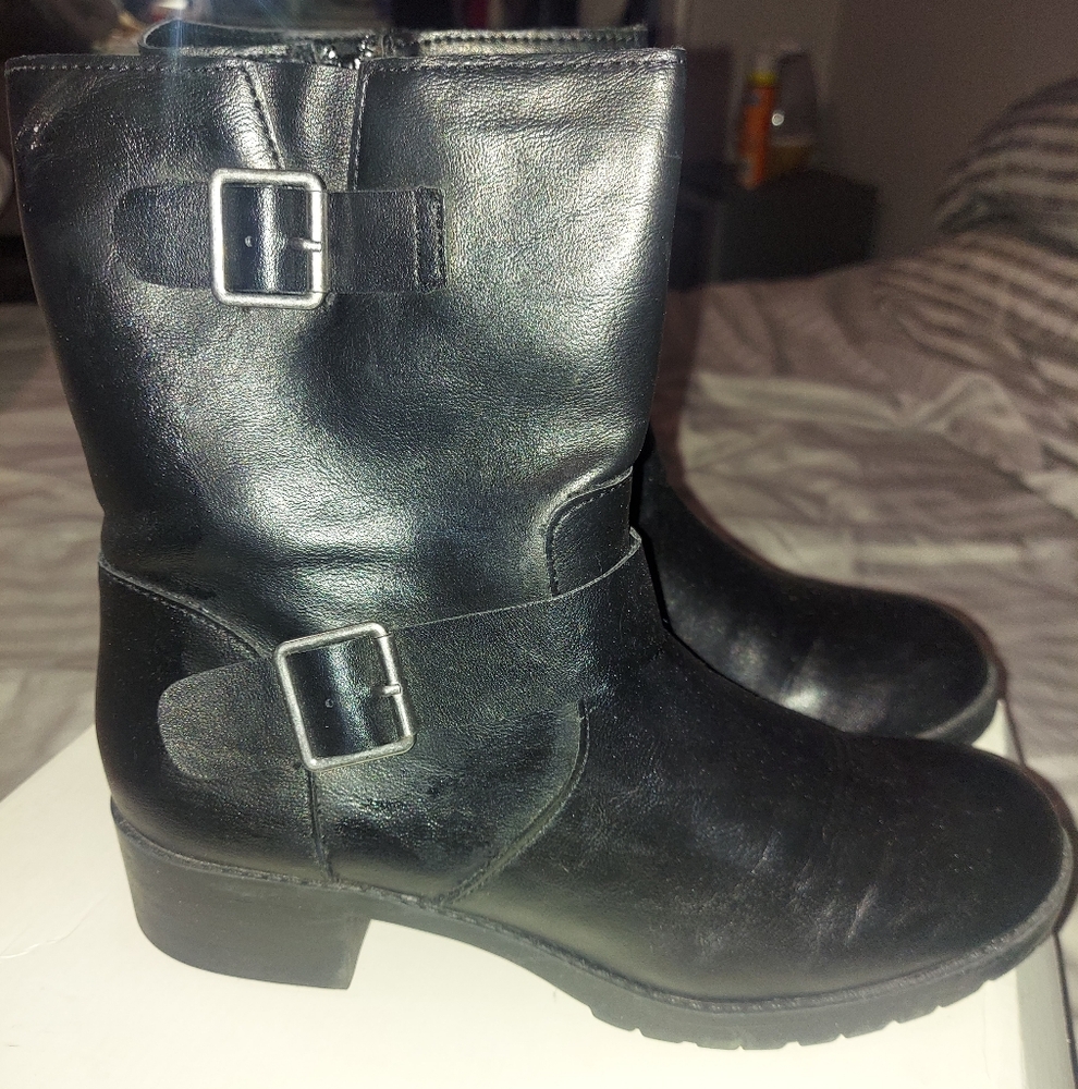 BOOTS - Picture 2 of 6